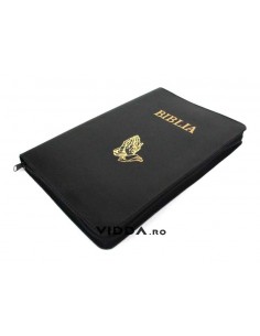 Biblia - Format foarte mare - In piele cu fermoar - Maini in rugaciune 2