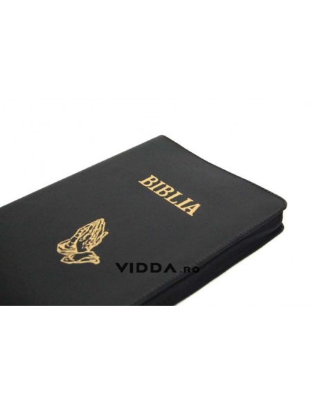 Biblia - Format foarte mare - In piele cu fermoar - Maini in rugaciune