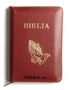 Biblia - Format mic - Maro - In piele cu fermoar - Maini in rugaciune 2